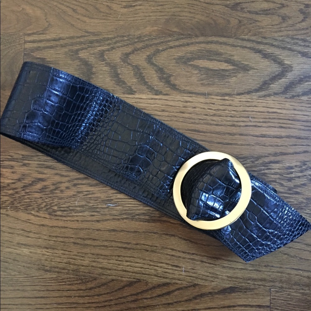 Black and gold belt